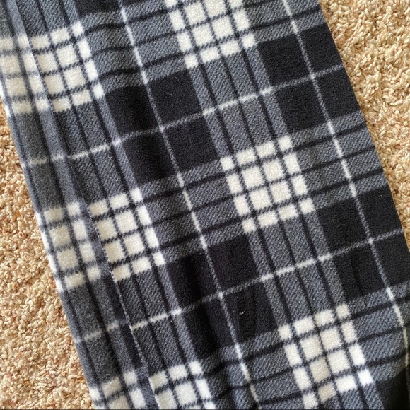 Black and White Quilted-Pattern Scarf - Picture 3 of 3